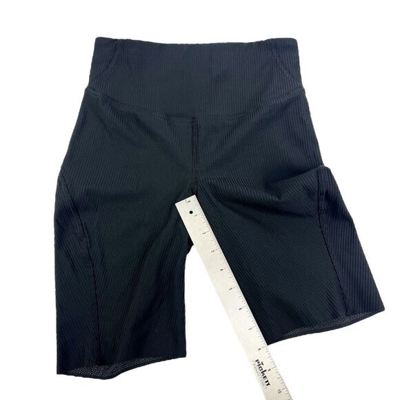 Lululemon Base Pace 8” High Rise Black Ribbed Shorts 4 - Picture 6 of 8